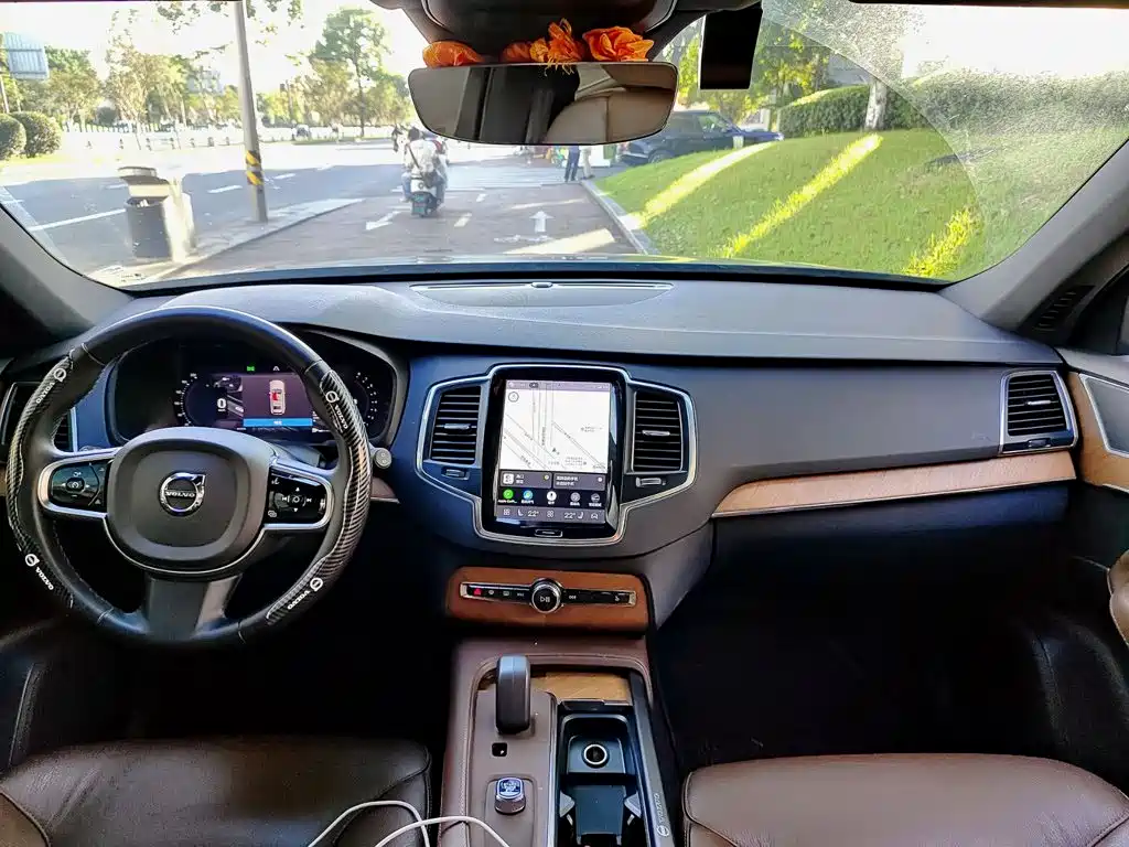 Volvo XC90 — миниатюра 10