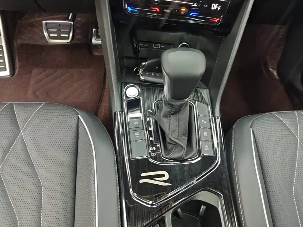 Volkswagen Tiguan L — миниатюра 14