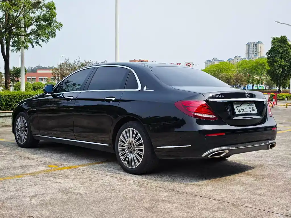 Mercedes-Benz E-Class — миниатюра 9
