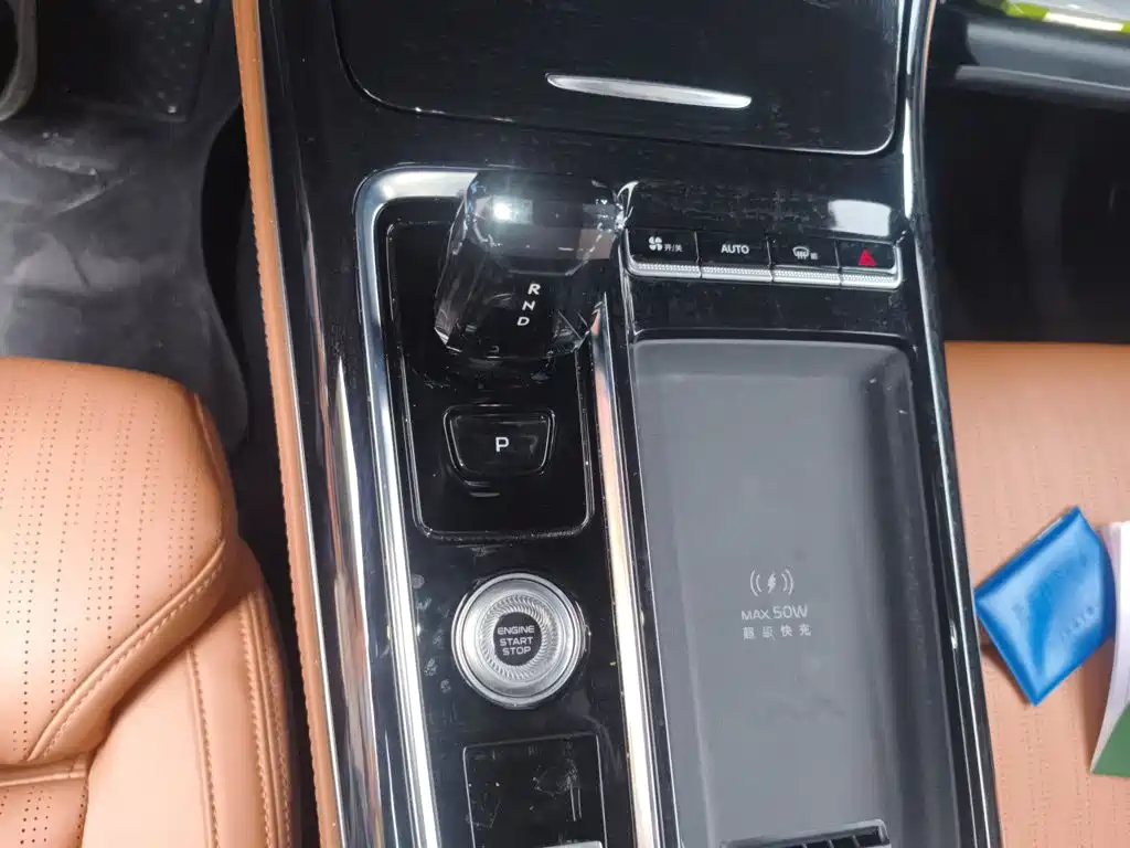 Geely Boyue L — миниатюра 11