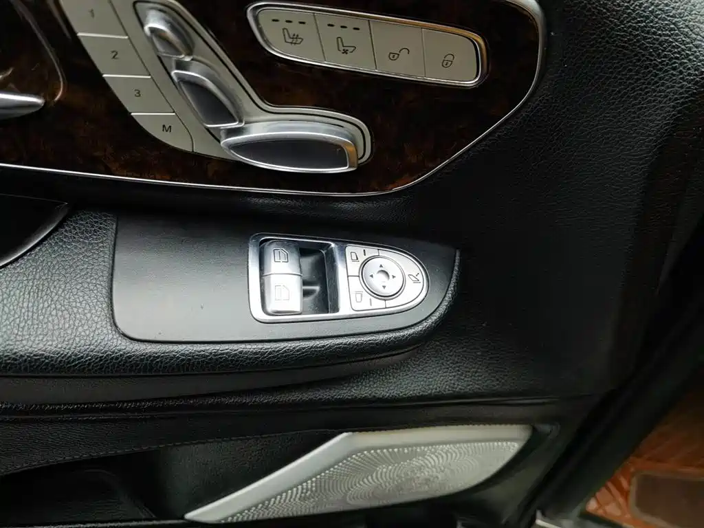 MERCEDES-BENZ V CLASS