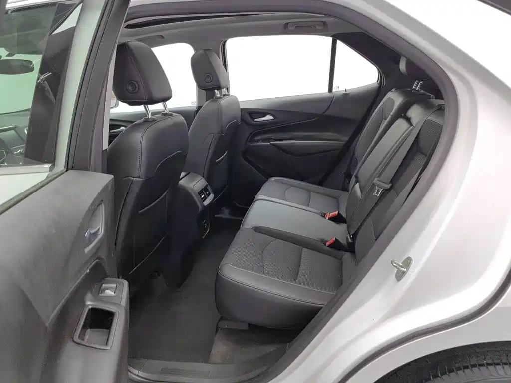 Chevrolet Equinox — миниатюра 15