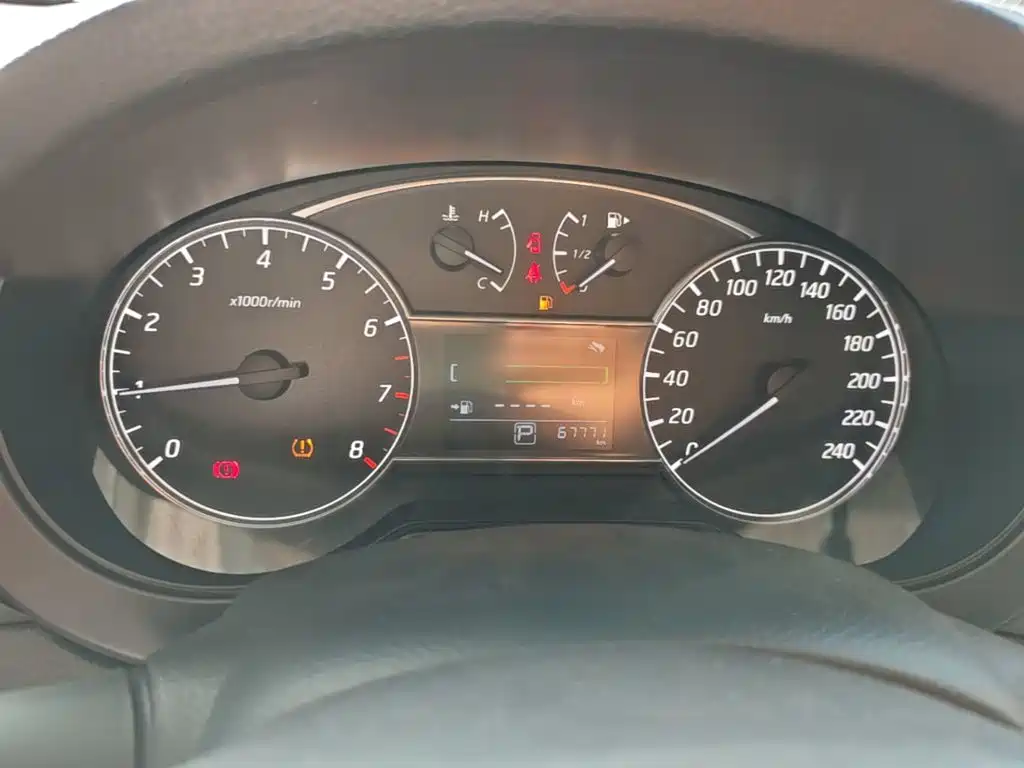 Nissan Tiida — миниатюра 12