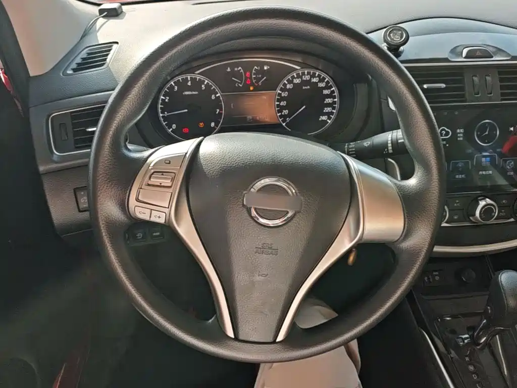 Nissan Tiida — миниатюра 11