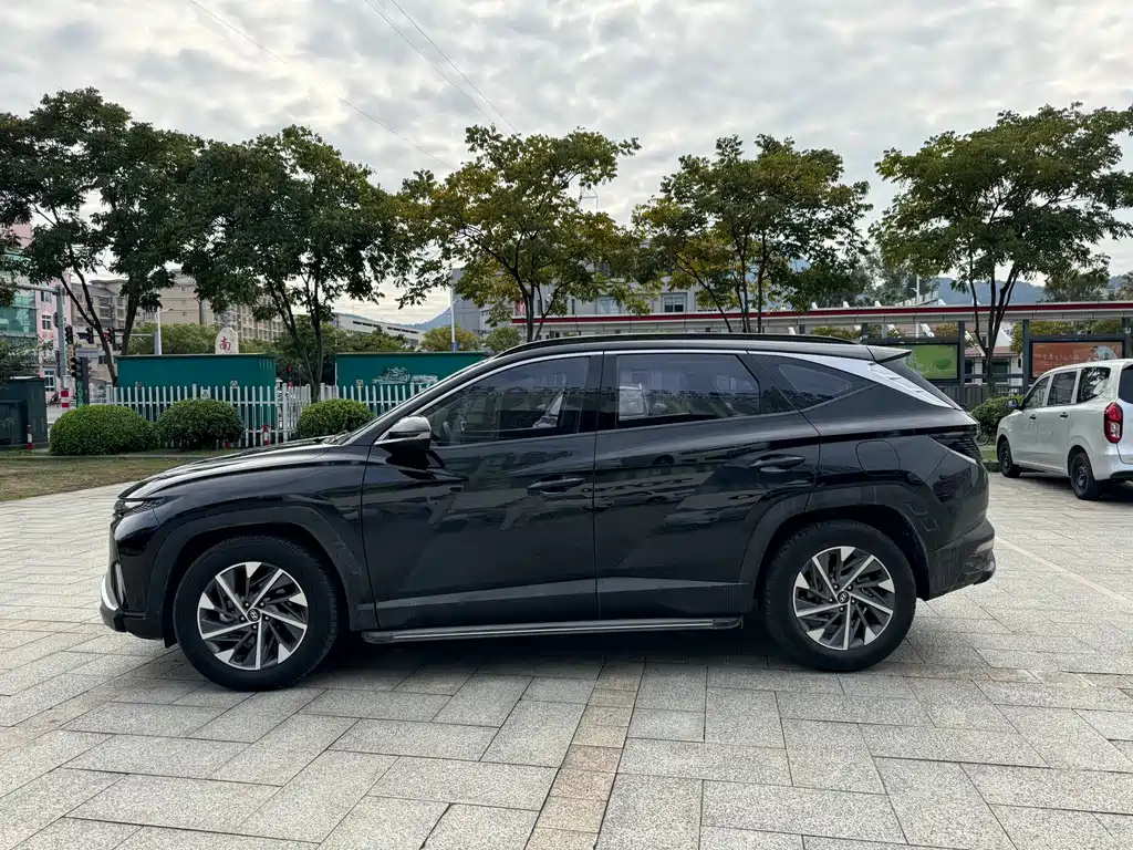 MODERN TUCSON