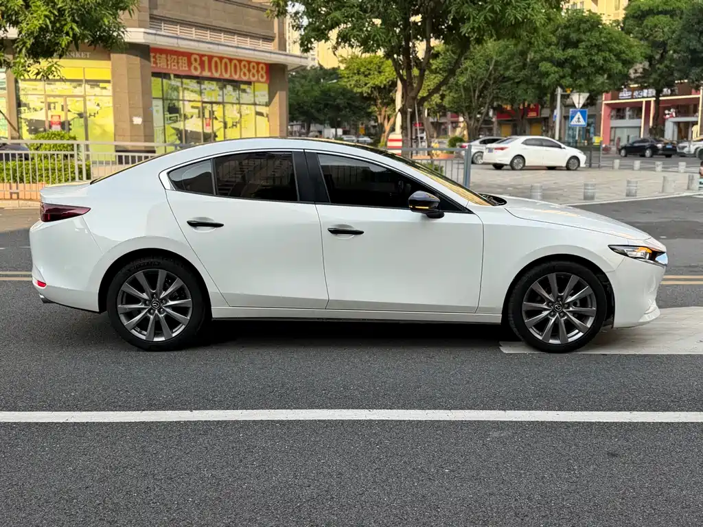 Mazda 3 Axela — миниатюра 11