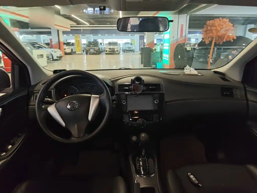Nissan Tiida — миниатюра 10