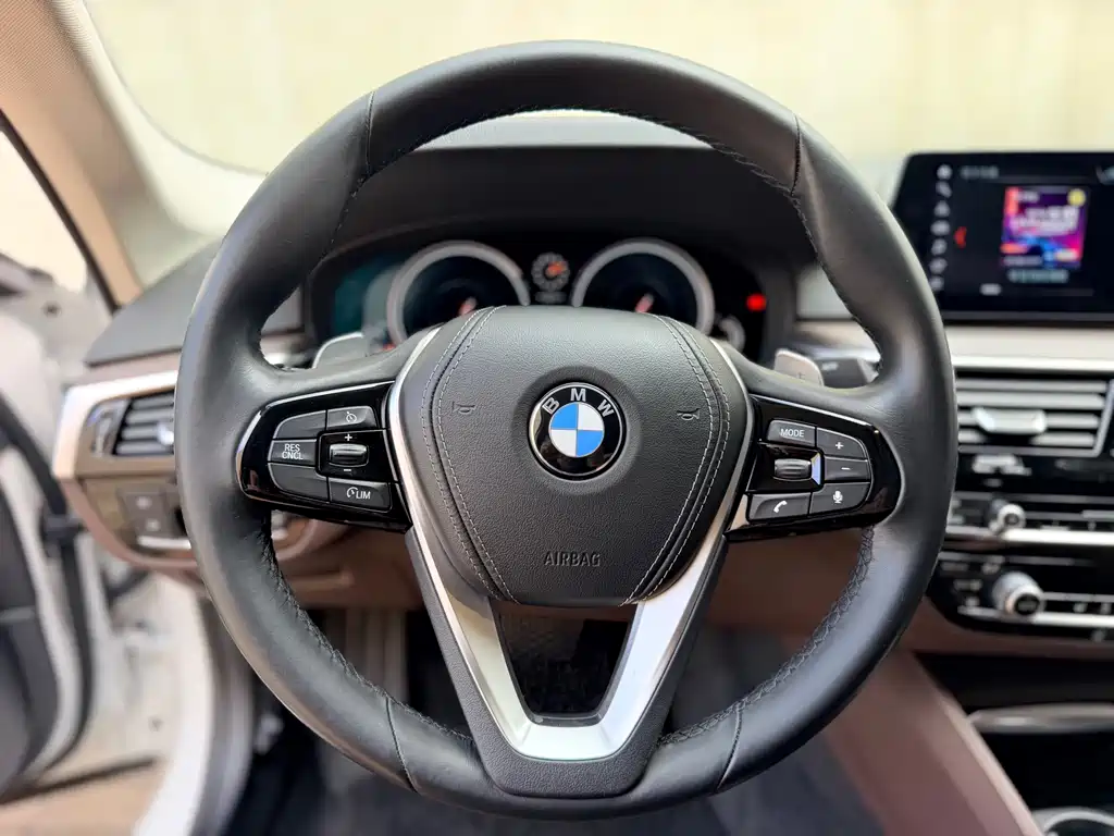 BMW 5 Series — миниатюра 24