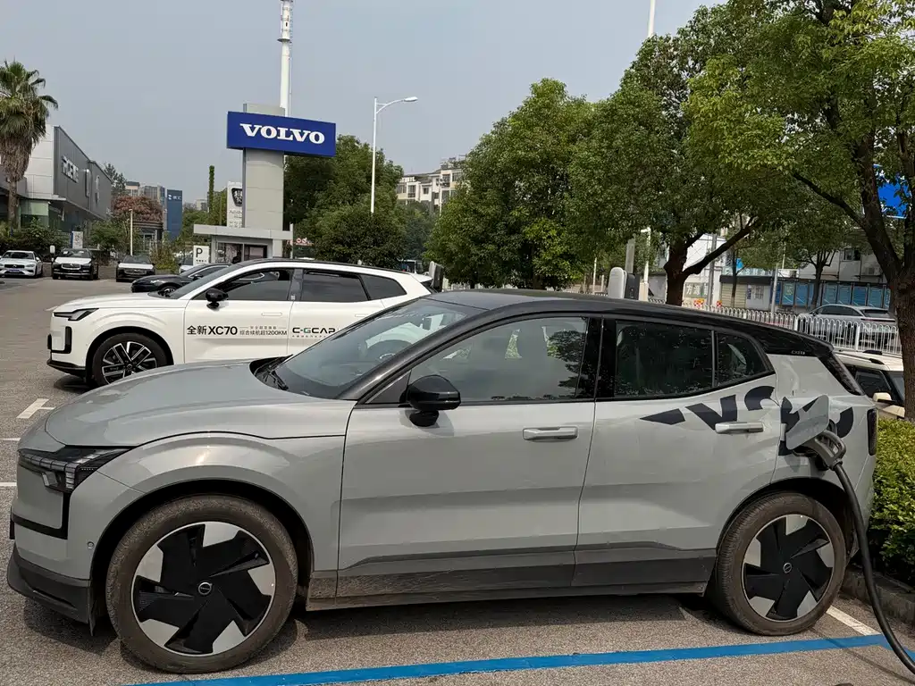 Volvo EX30 — миниатюра 3