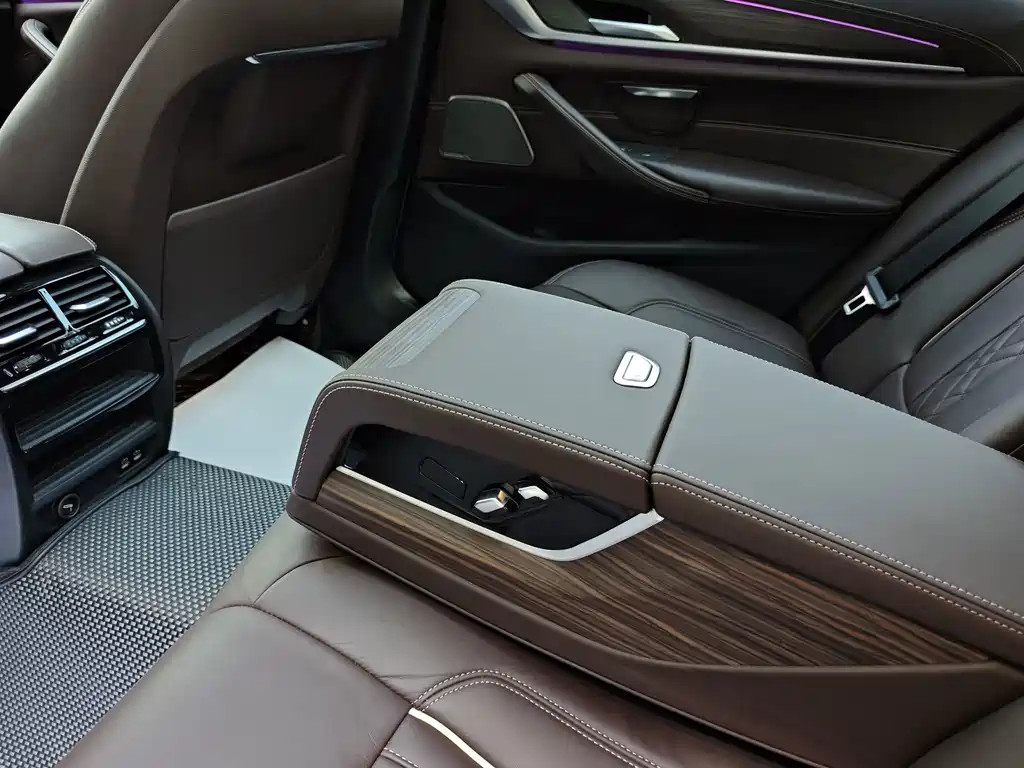BMW 5 Series New Energy — миниатюра 23