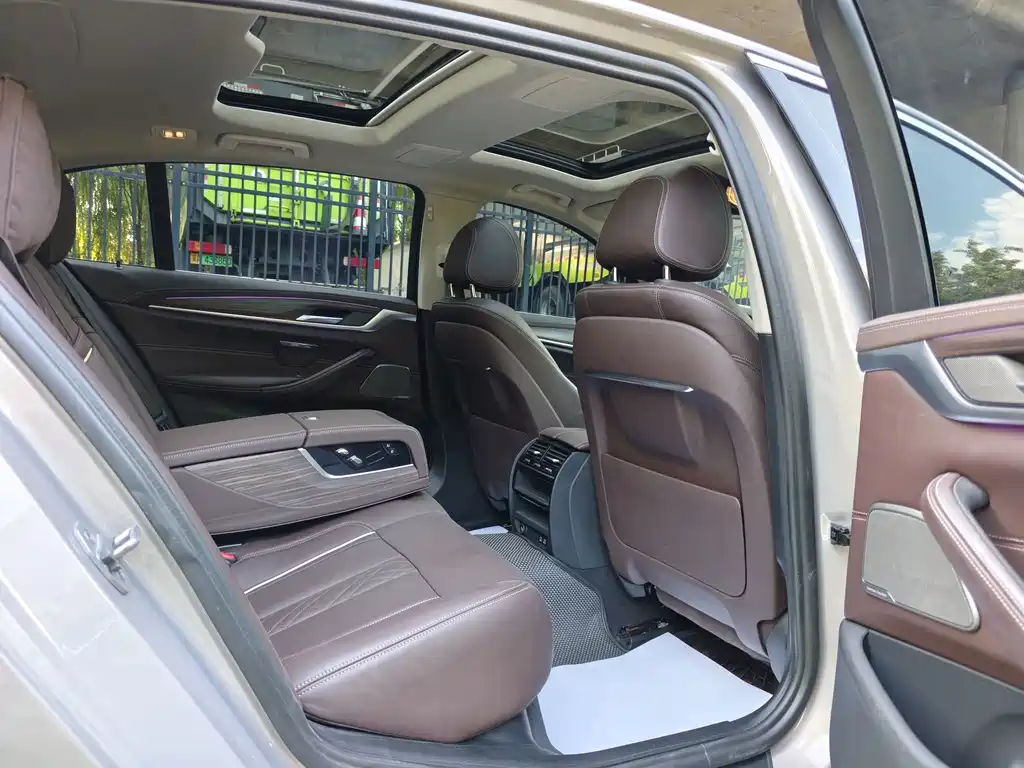 BMW 5 Series New Energy — миниатюра 25