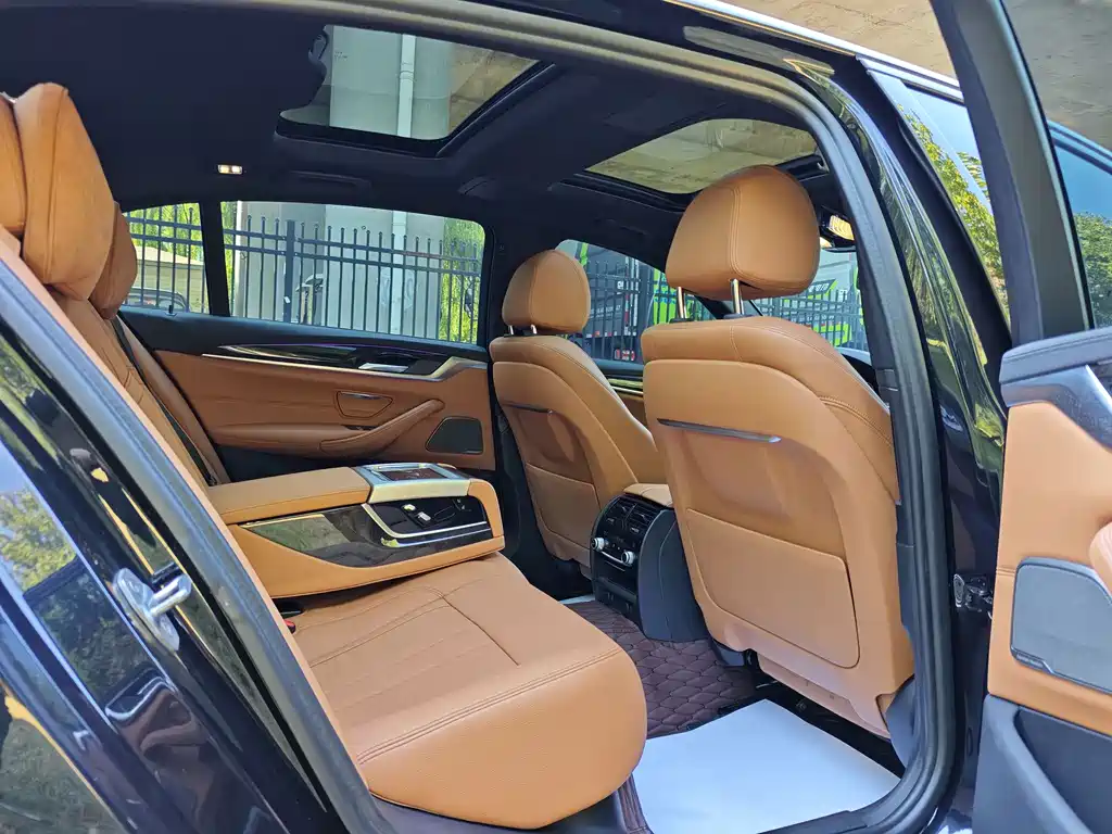 BMW 5 Series — миниатюра 23