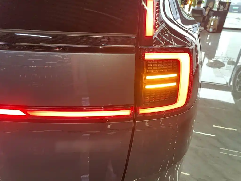 Volvo гибрид Volvo XC70 plug-in — миниатюра 8