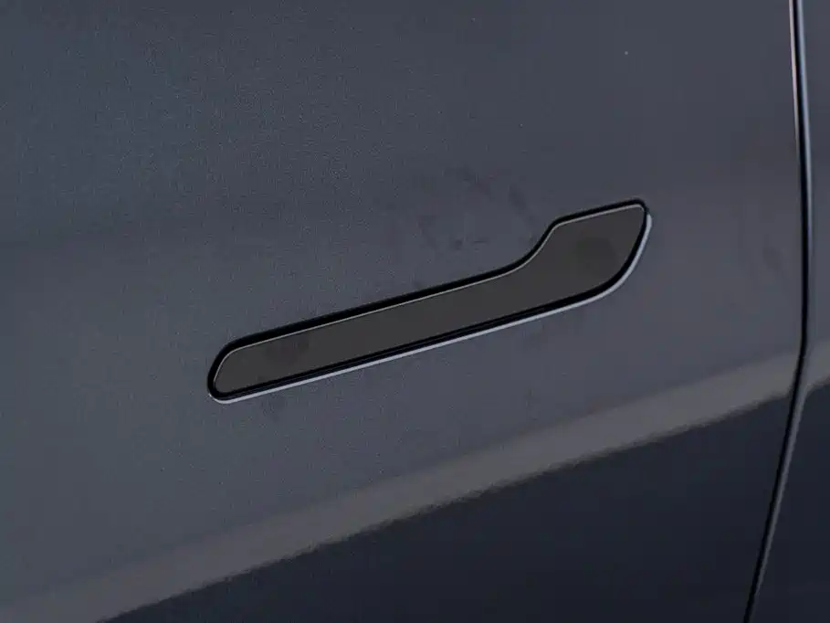 Tesla Model Y — миниатюра 23
