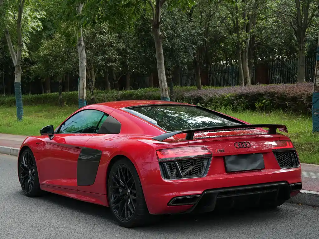 AUDI R8
