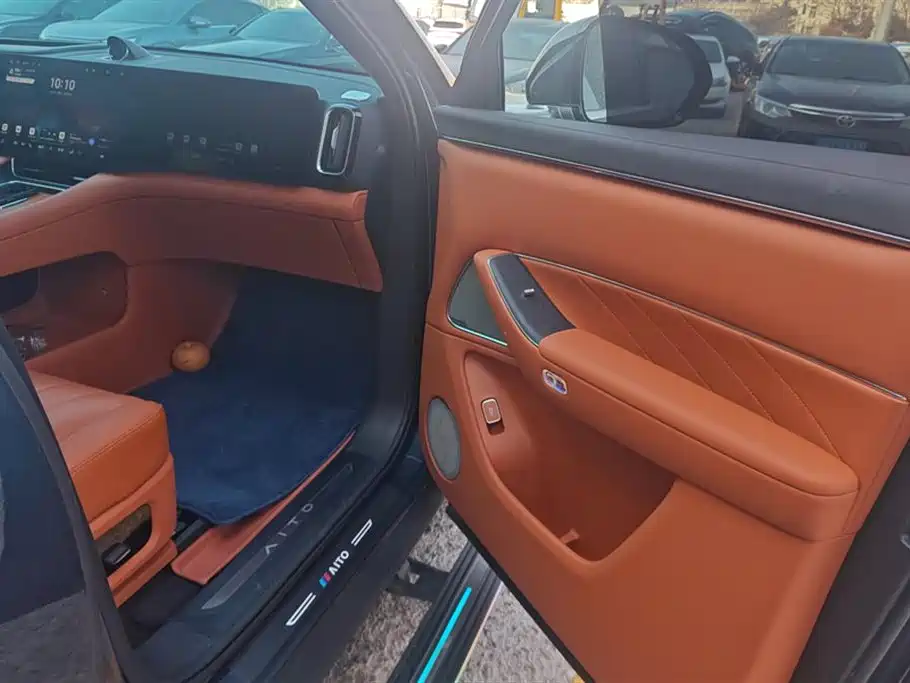 AITO ASK THE WORLD M8