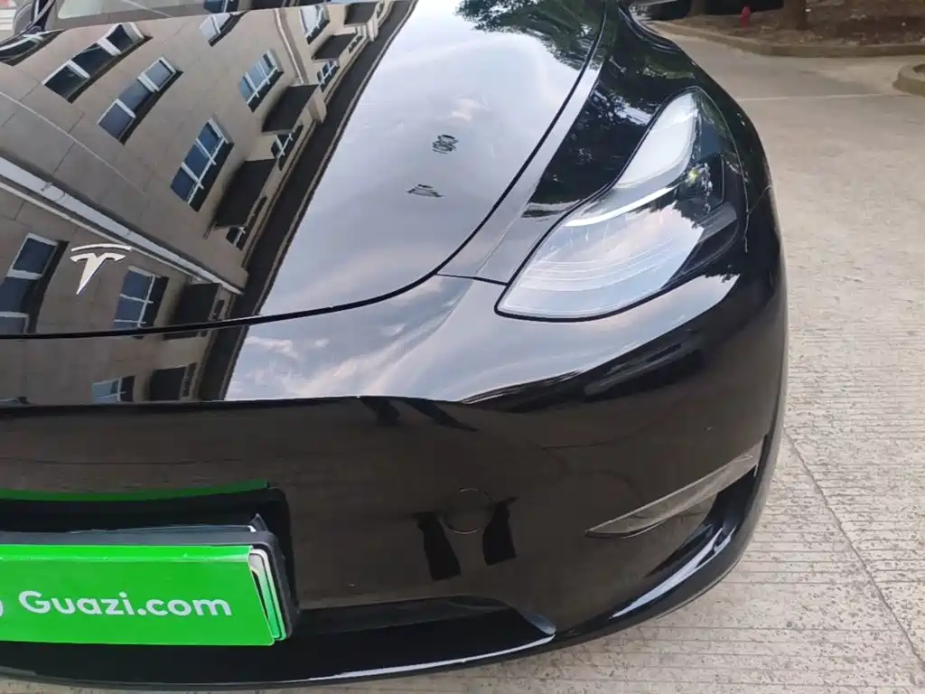 Tesla Model Y — миниатюра 24