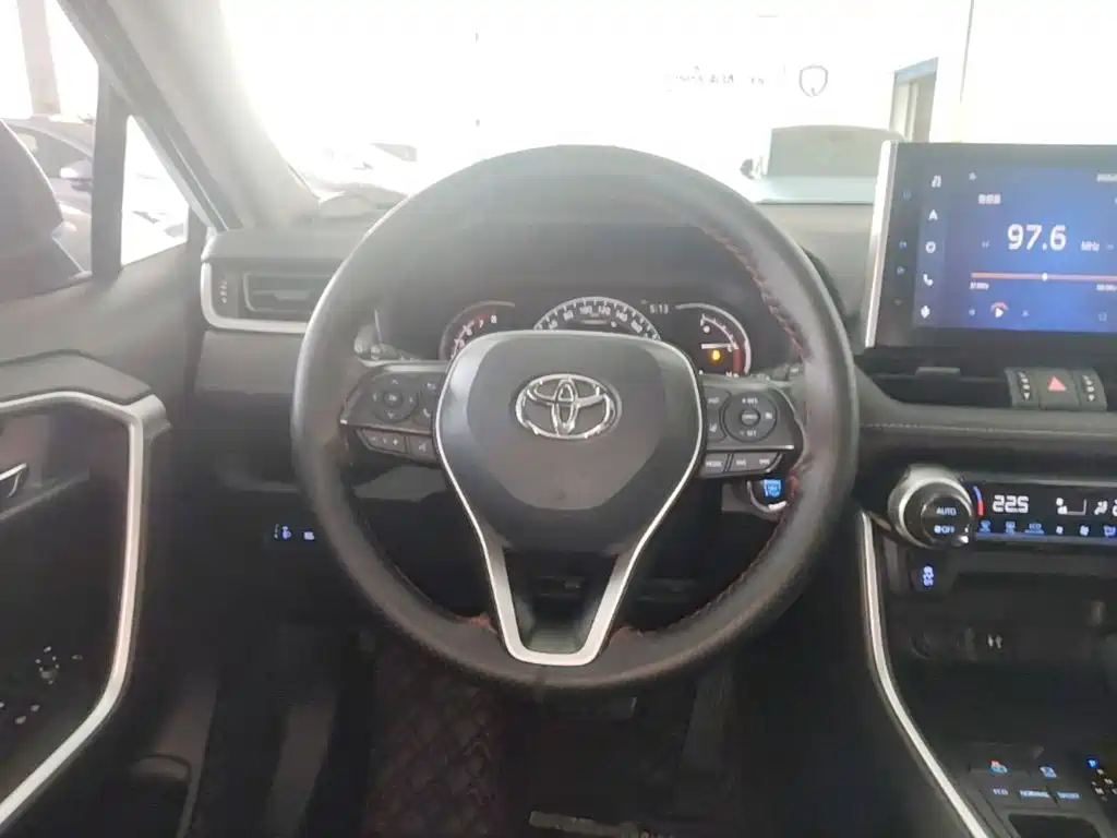 Toyota RAV4 — миниатюра 3