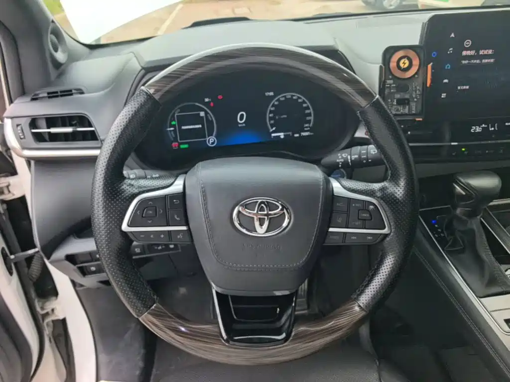 Toyota Granvia — миниатюра 11