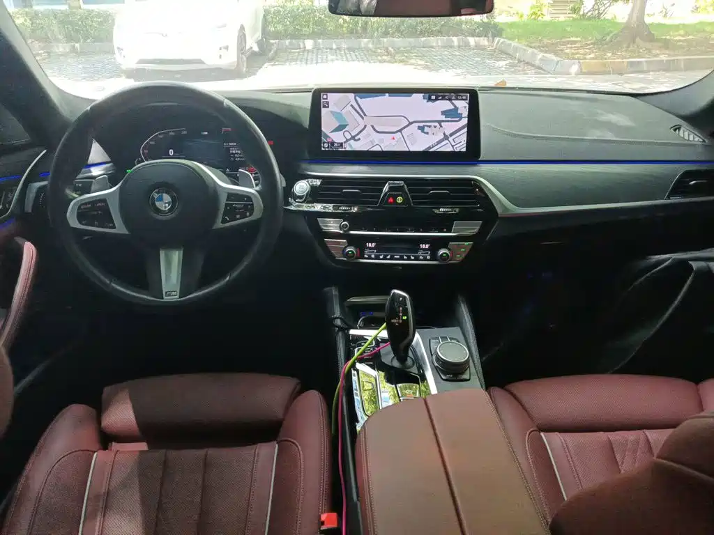 BMW 5 Series — миниатюра 13