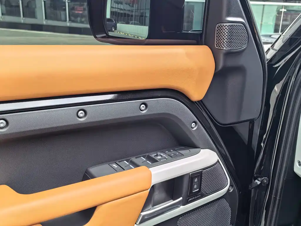Land Rover Defender — миниатюра 10