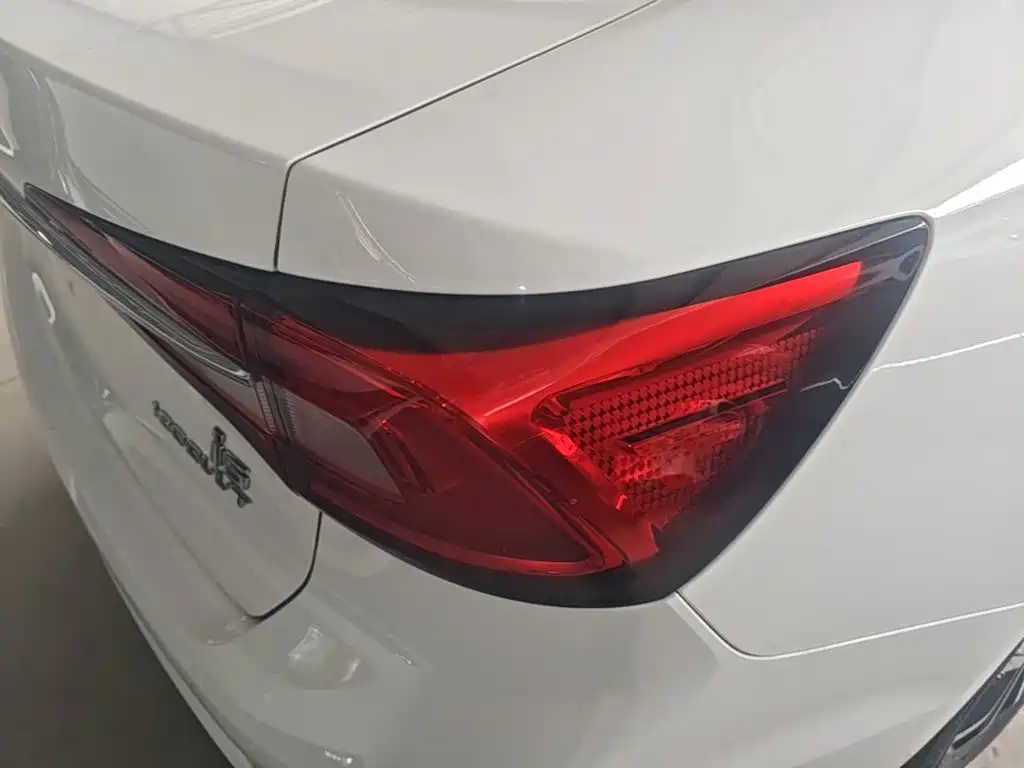 Roewe i5 — миниатюра 8