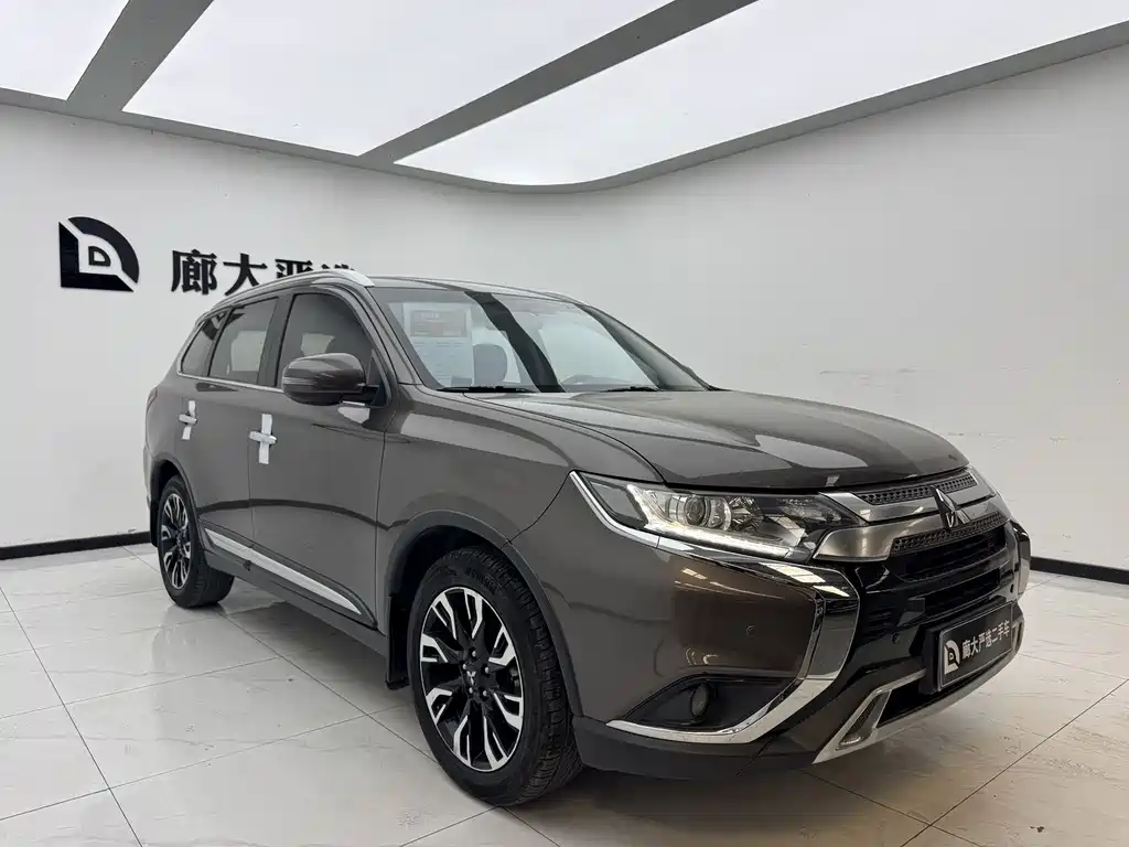 Mitsubishi Outlander 2019 2.0L Enjoy 7 мест V