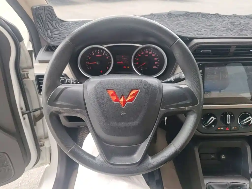 Wuling Hongguang — миниатюра 11