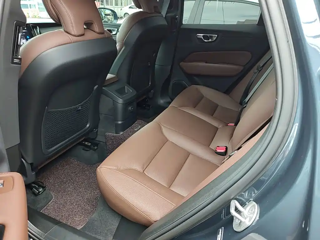 Volvo XC60 PHEV — миниатюра 17