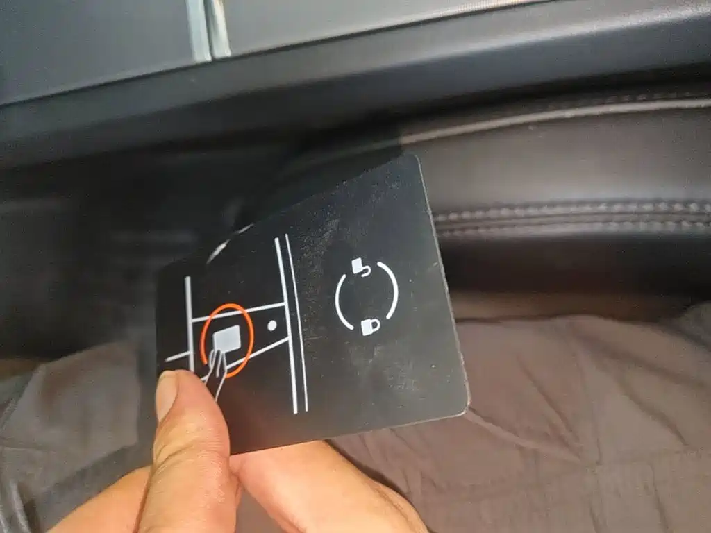 Tesla Model 3 — миниатюра 9