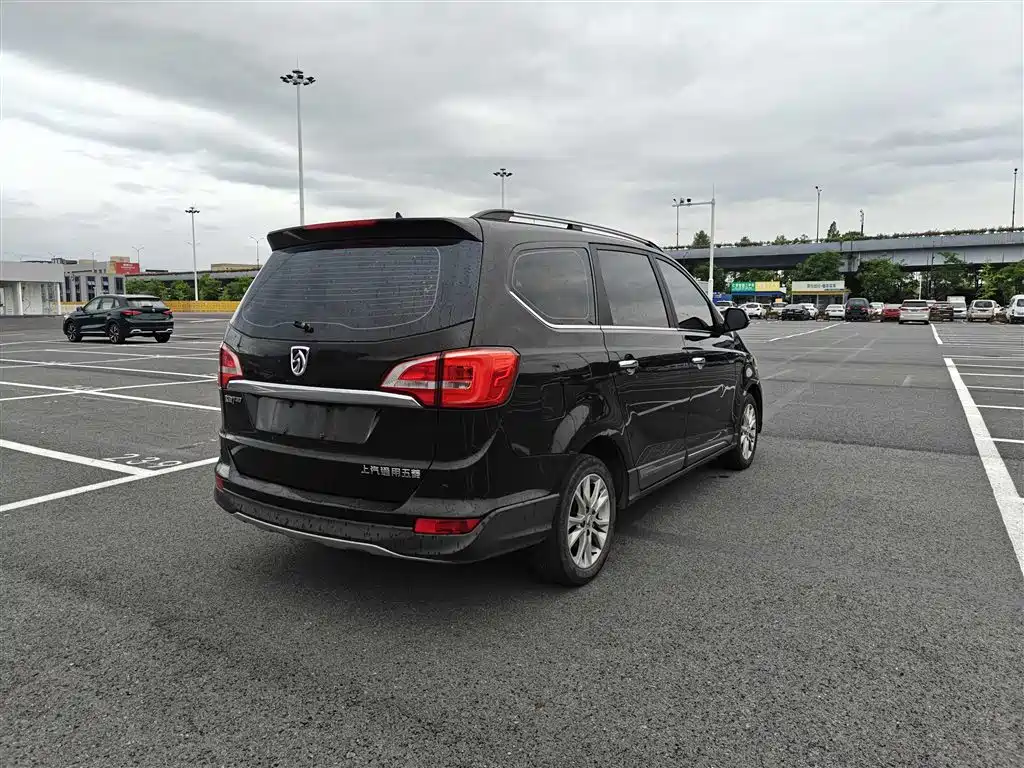 Baojun 730 2016 1.5L MT Comfort 7 мест V