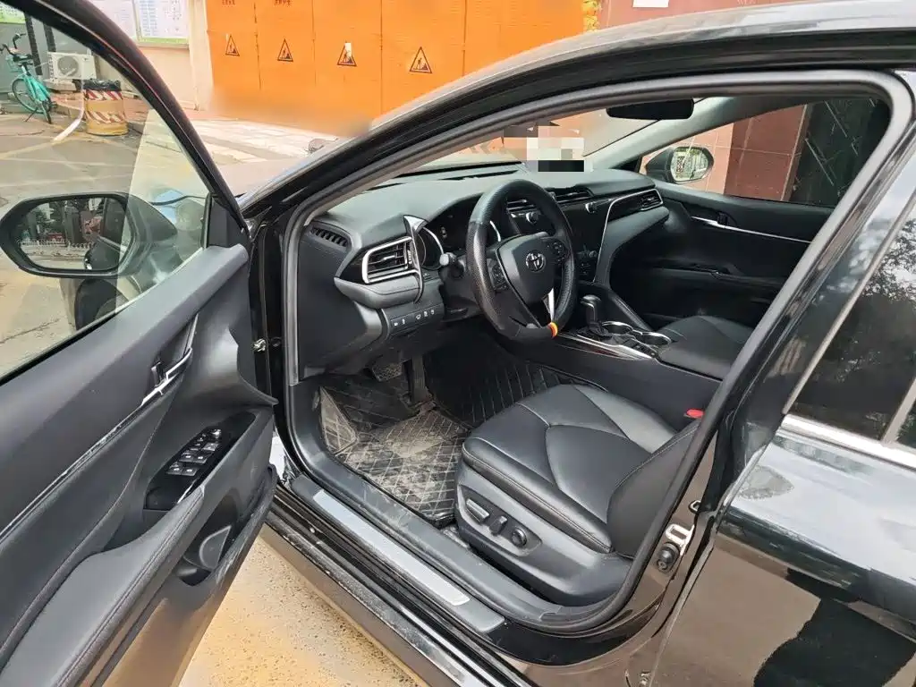Toyota Camry — миниатюра 12
