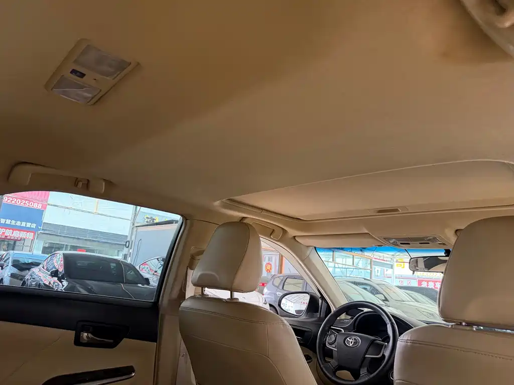 Toyota Camry — миниатюра 18