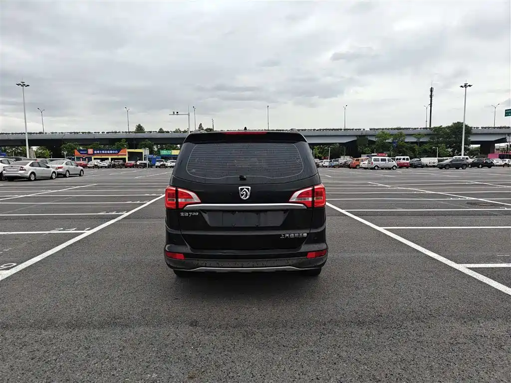 Baojun 730 2016 1.5L MT Comfort 7 мест V