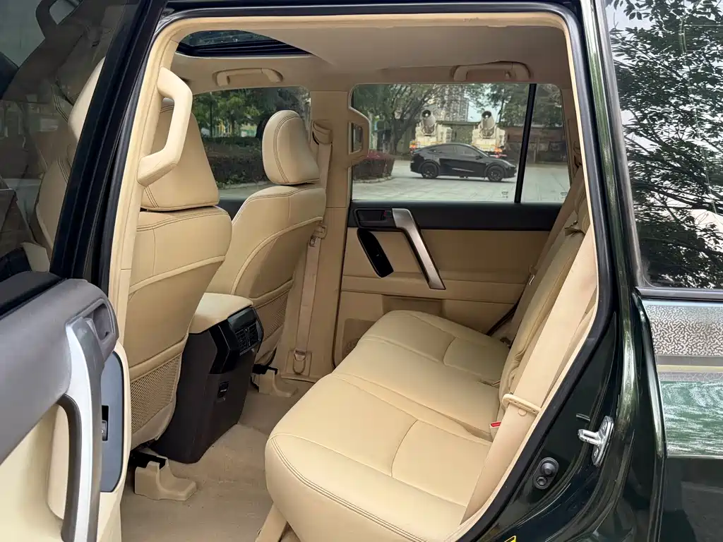 Toyota Land Cruiser Prado 2015 2.7L AT Standard