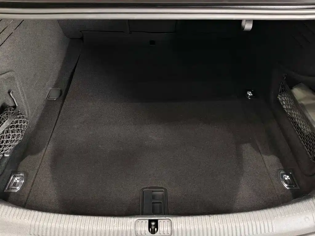 Audi A4L — миниатюра 12