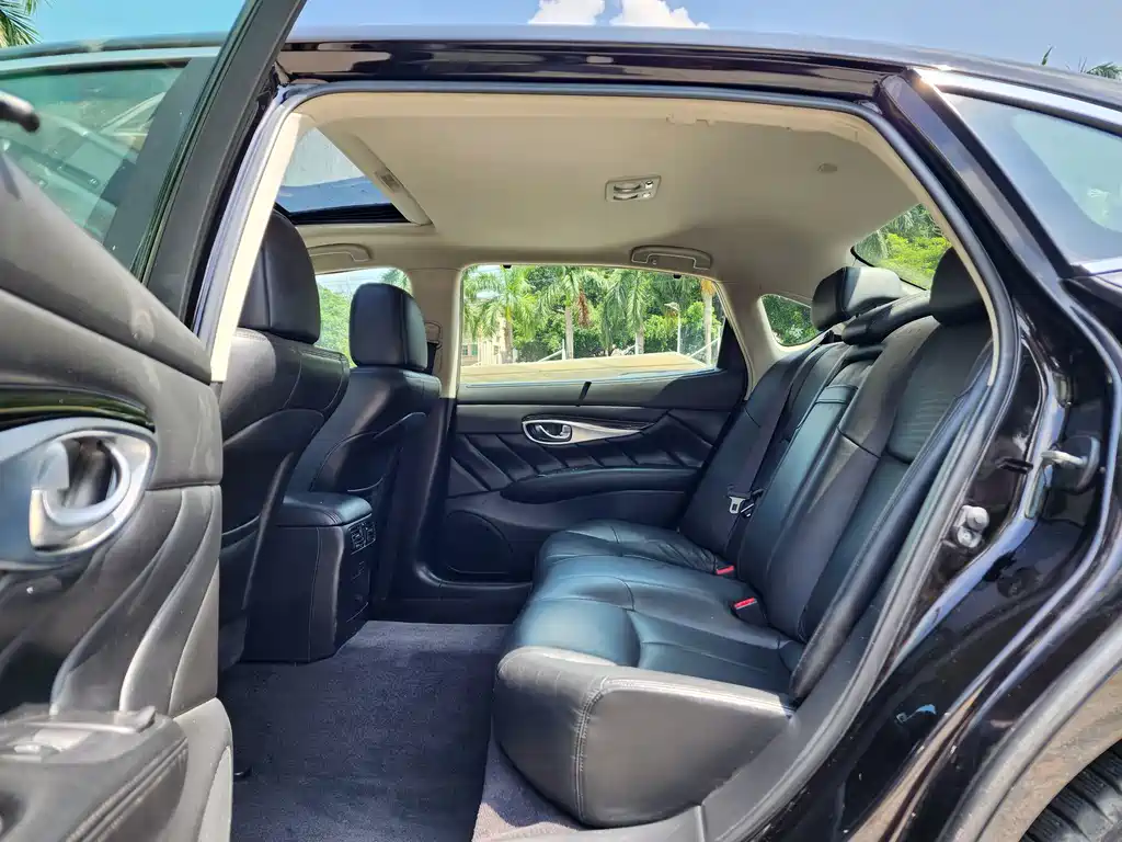 Infiniti Q70 — миниатюра 10