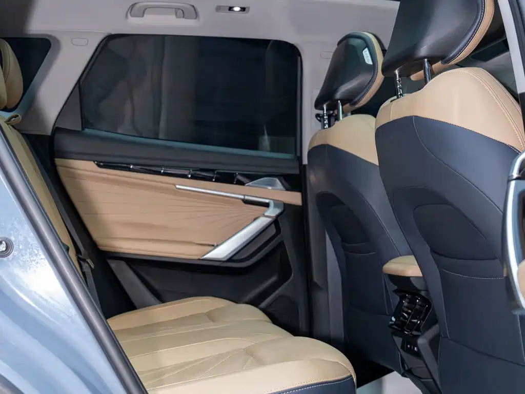 Geely Boyue L — миниатюра 12