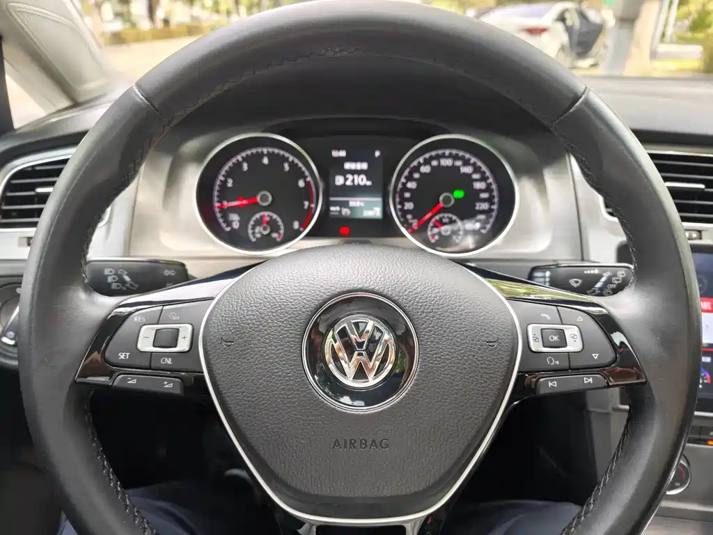 Volkswagen Golf — миниатюра 10