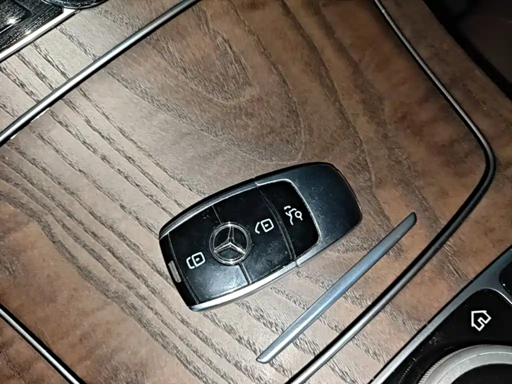 Mercedes-Benz E-Class — миниатюра 9
