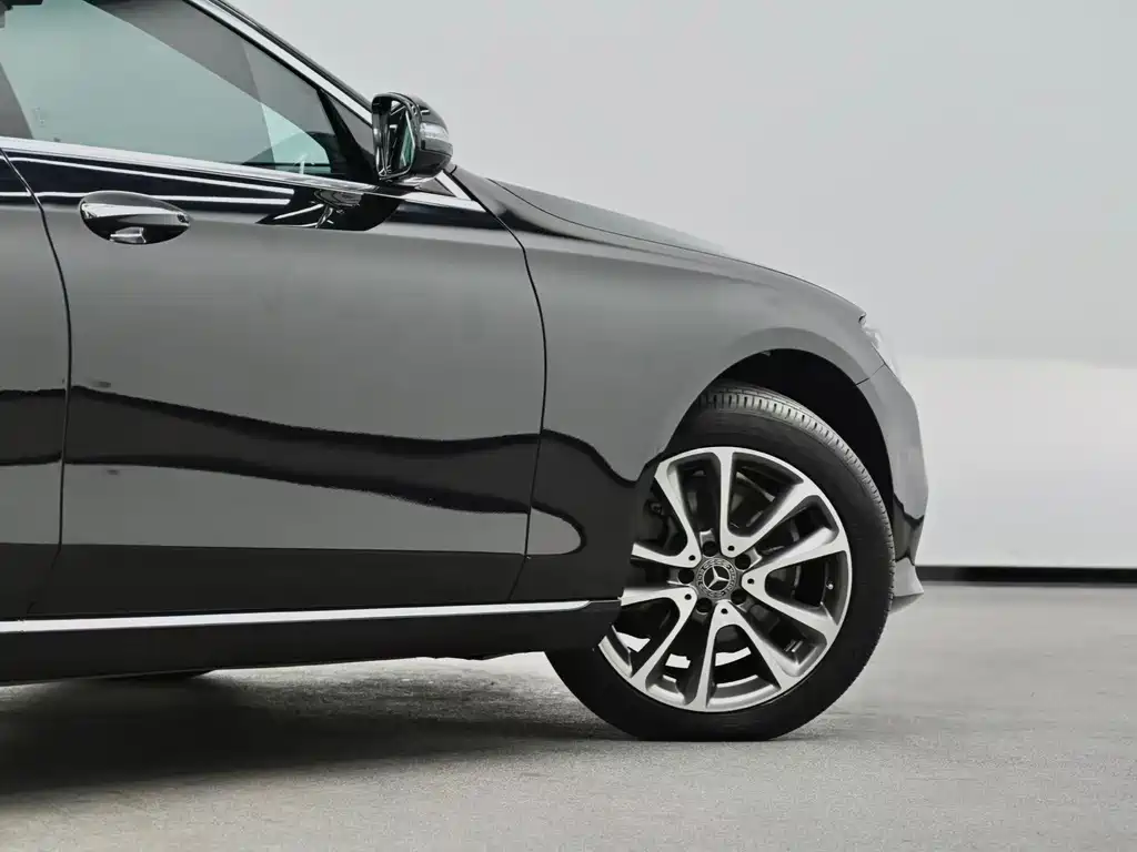 Mercedes-Benz E-Class — миниатюра 32