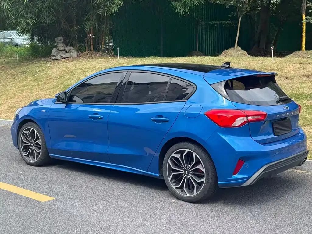 Ford Focus 2021 EcoBoost 180 AT ST Line