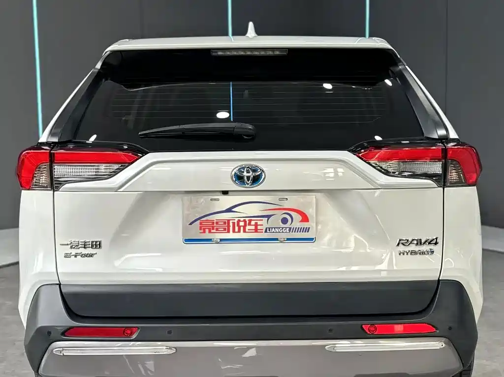 Toyota RAV4 — миниатюра 7