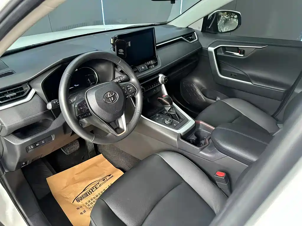 Toyota RAV4 — миниатюра 11
