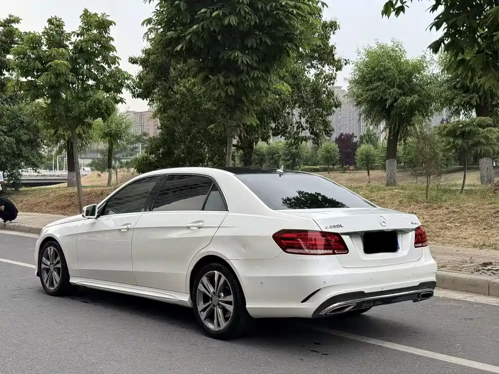 Mercedes-Benz E-Class — миниатюра 6
