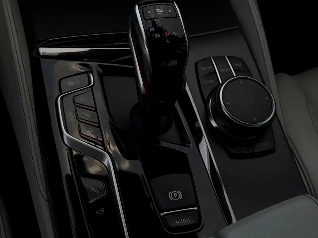 BMW M5 — миниатюра 6