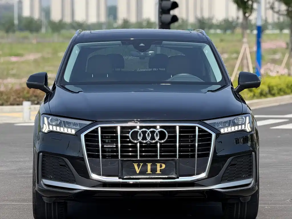 Audi Q7 2023 45 TFSI quattro S line Sport
