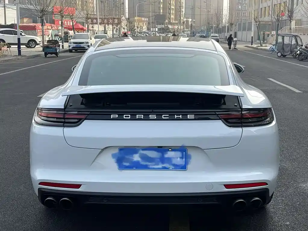 PORSCHE PANAMERA