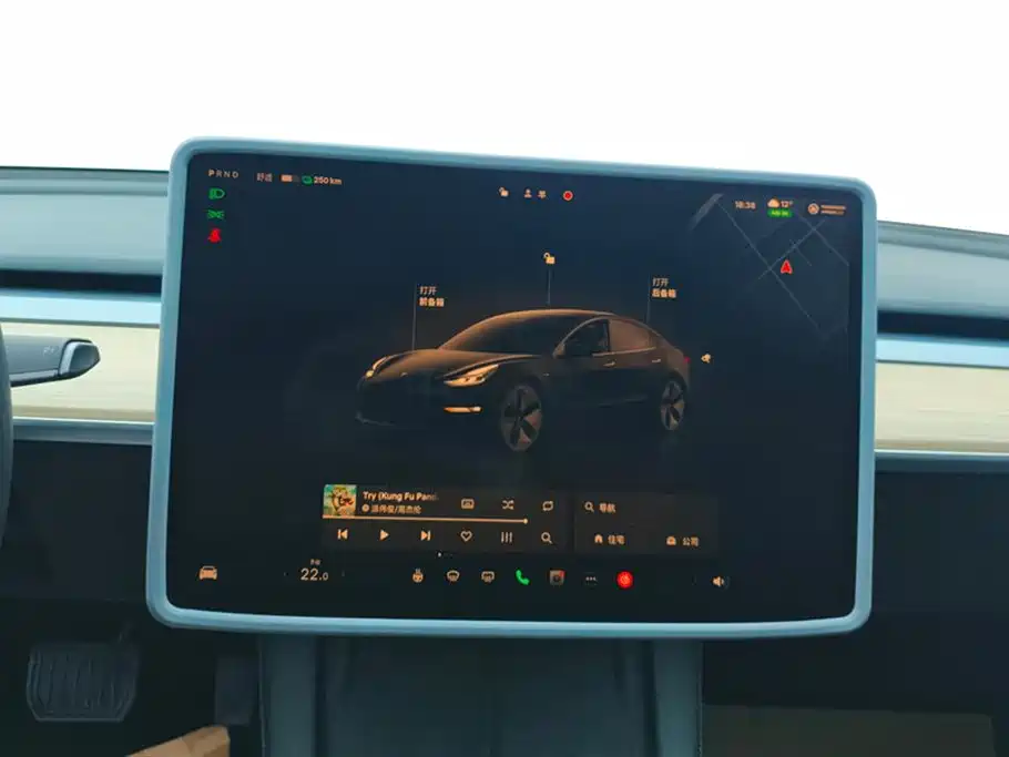 TESLA MODEL 3