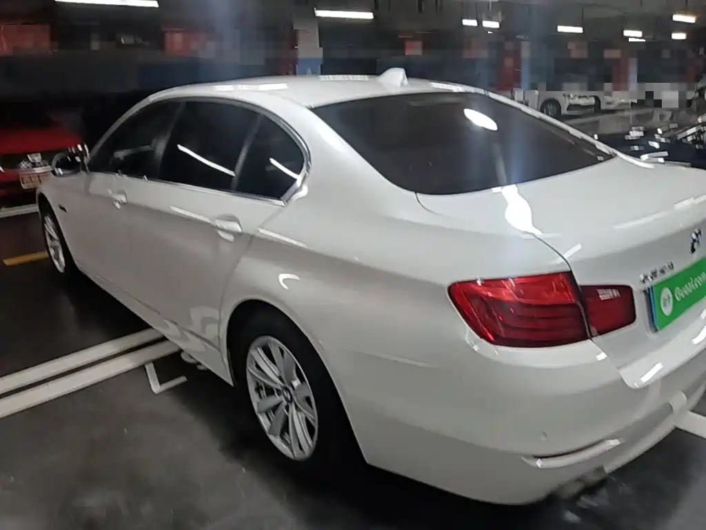 BMW 5 Series — миниатюра 5